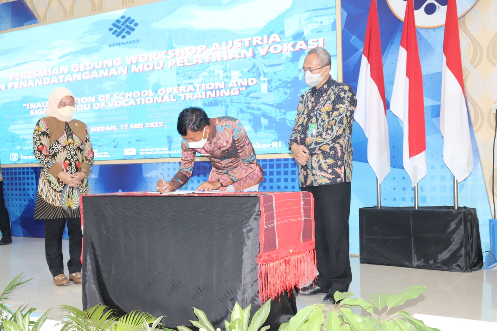 Pemkab Toba Tandatangani MoU dengan Mitra Industri