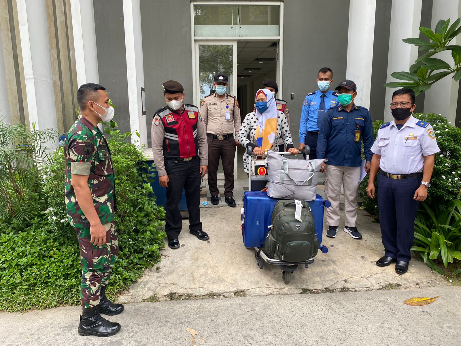 Polsek Bandara Kualanamu lakukan Pengamanan kedatangan  Pelaku  Perjalanan Luar Negeri