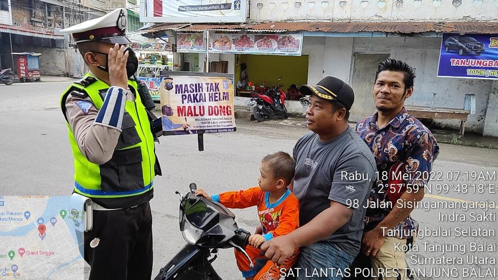 Polres Tanjung Balai Laksanakan Himbauan pada Pengendara Bermotor Menggunakan Helm SNI