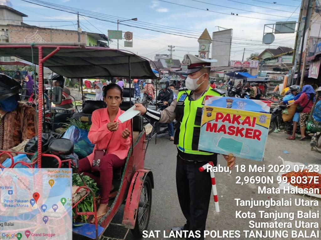 Satlantas Polres Tanjung Balai Cegah Penyebaran Covid-19 dengan Bagikan Masker Gratis