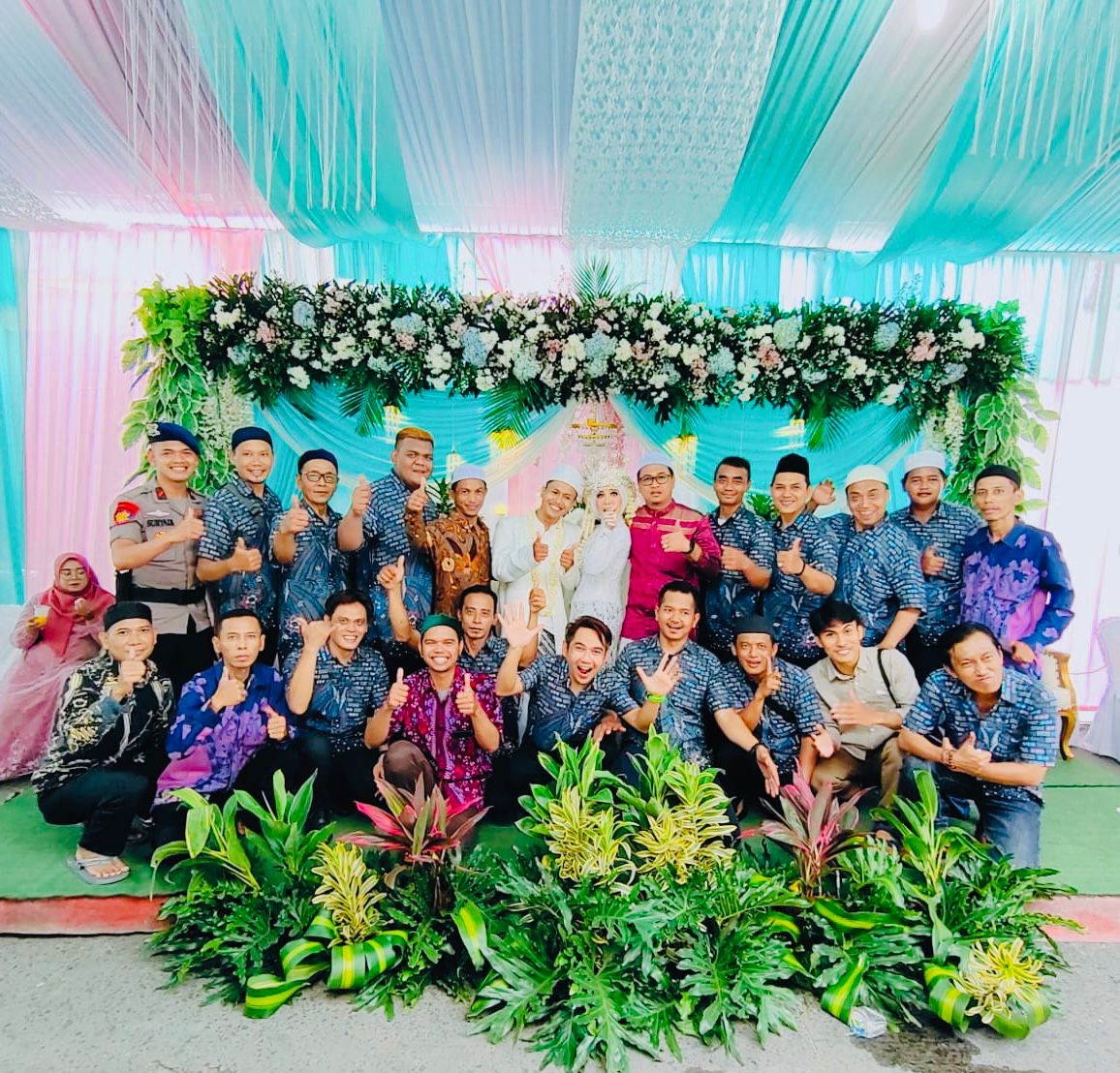 Selamat Berbahagia, Fuaziah Putri bungsu Almarhum KH. Abdul Wahab Menikah