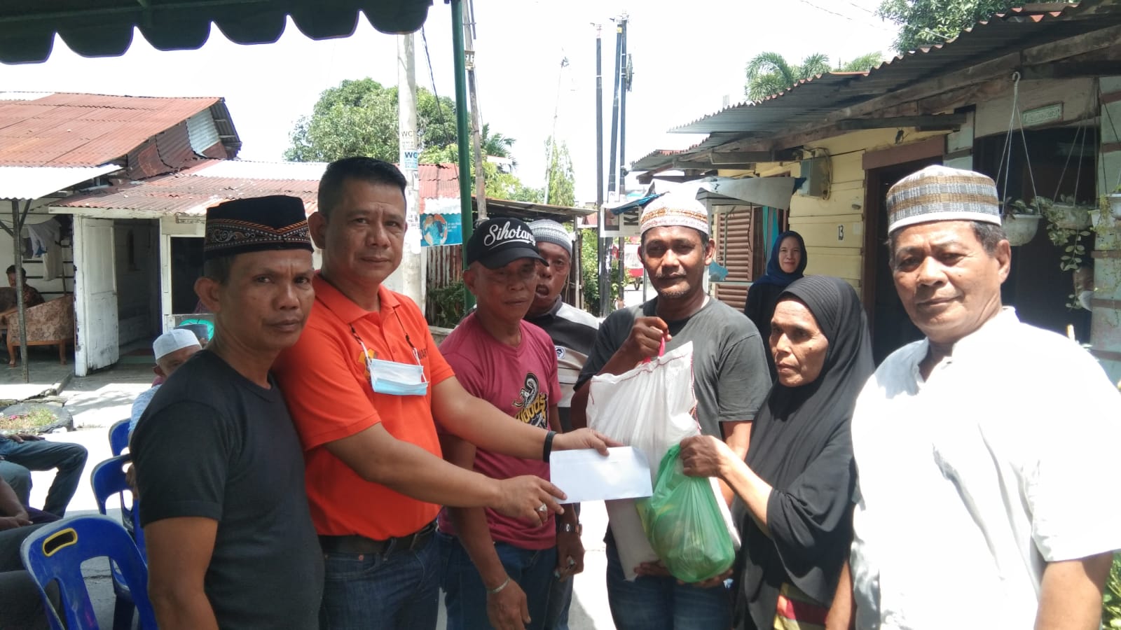 Warga Gang Rahayu 2 Meninggal, Ketua Pewarta Melayat dan Berikan Santunan