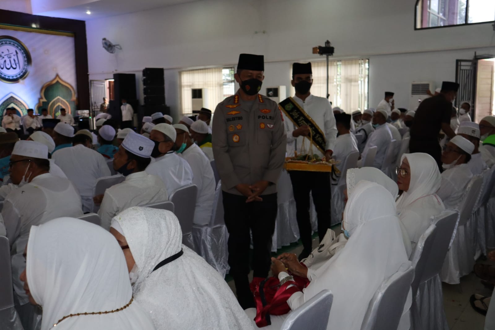 Kapolrestabes Medan Hadiri Acara Pemberangkatan Jemaah Calon Haji