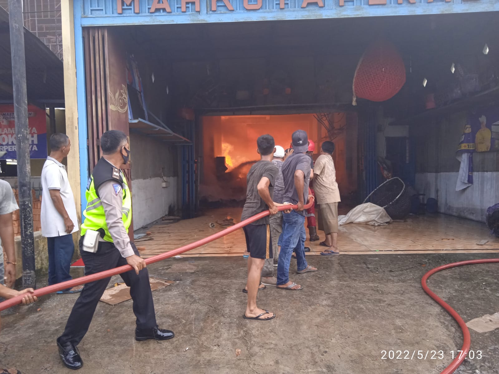 Toko Perabot Mahkota  Di Jalan Sutomo Pangkalan Brandan Terbakar, Diduga Ini Penyebabnya