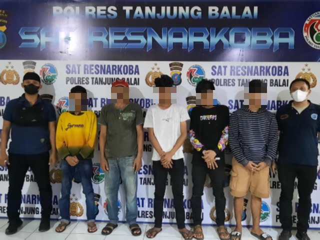 Grebek Kampung Narkoba, Satreskrim Narkoba Polres Tanjung Balai Amankan 5 Orang Positif Pemakai Sabu