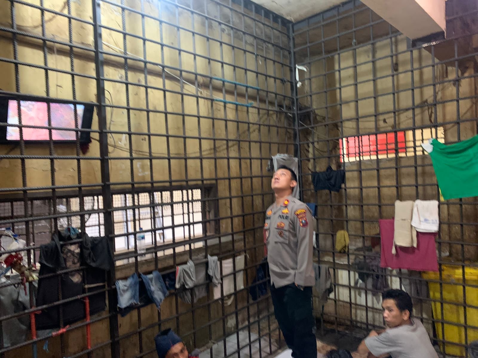 Kapolsek Medan Baru Bersama Personel Kontrol dan Cek Ruang Tahanan