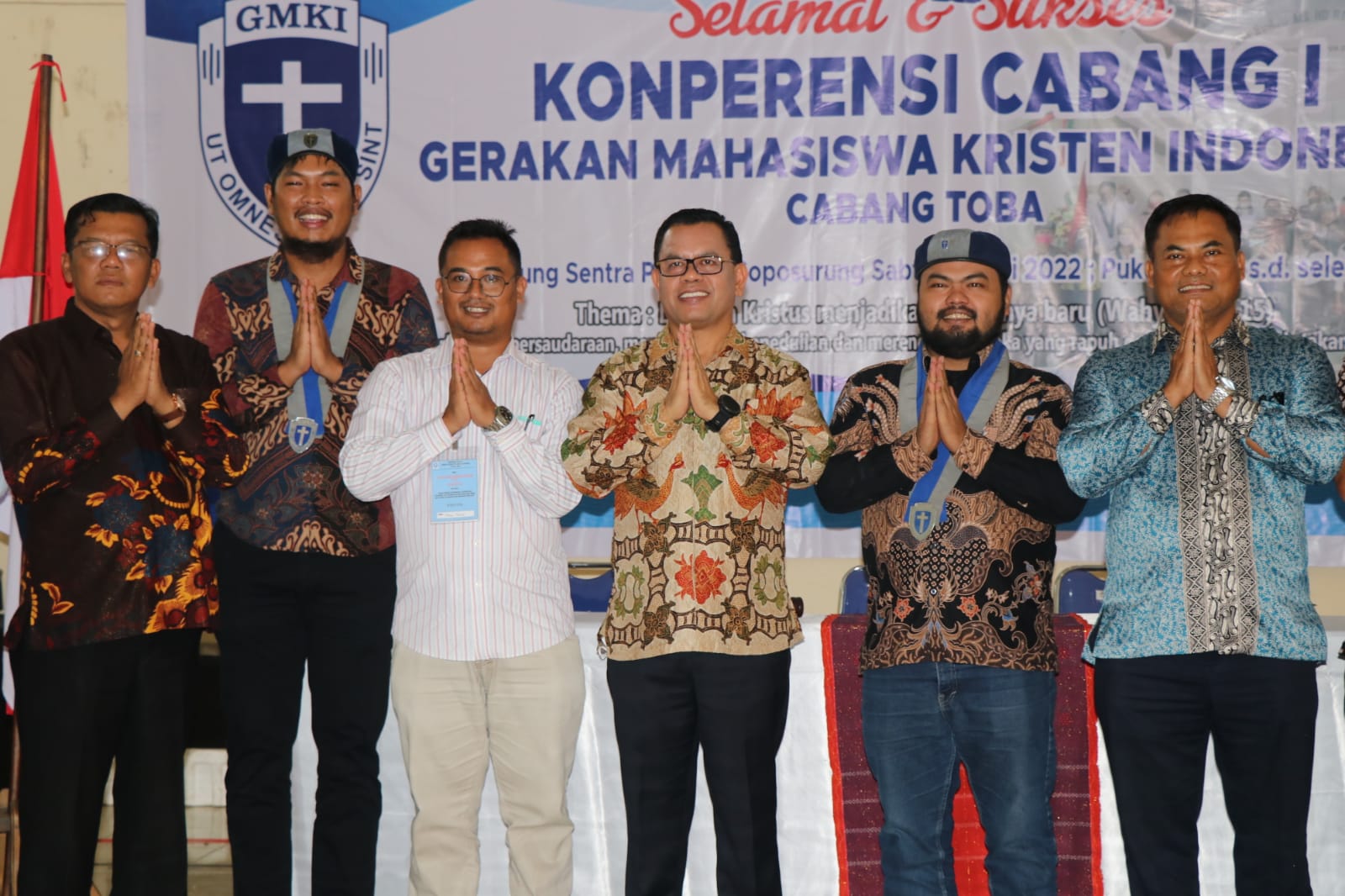 Bupati Toba Membuka Konfercab Pertama GMKI Kabupaten Toba