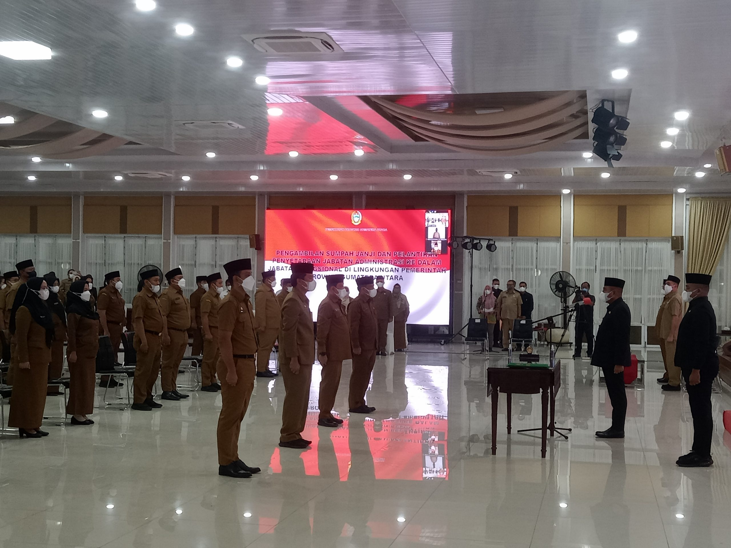 Gubsu Lantik Pejabat Eselon IV Malam Hari, Edy Rahmayadi : 