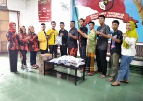 Yahya Panjaitan Serahkan 100 Karung Beras Kepada Pengurus Komisariat SAPMA Pemuda Pancasila