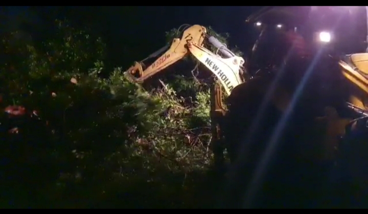 Akibat Angin Puting Beliung  di Desa Rambung Terjadi Kemacetan Panjang