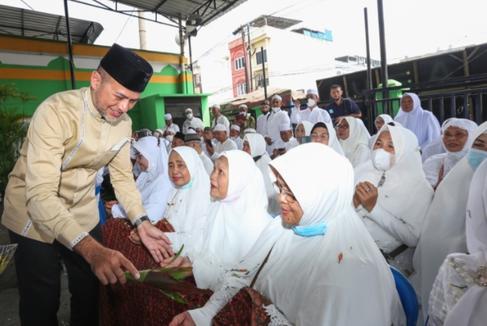 Tepung Tawari Calhaj PD IPHI Kota Medan, Musa Rajekshah: Harus Sabar dan Tawakal di Tanah Suci
