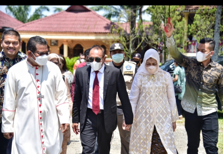 Gubernur Sumut Edy Rahmayadi Hadiri  Perayaan Paskah se-Paroki Santo Yosep Delitua