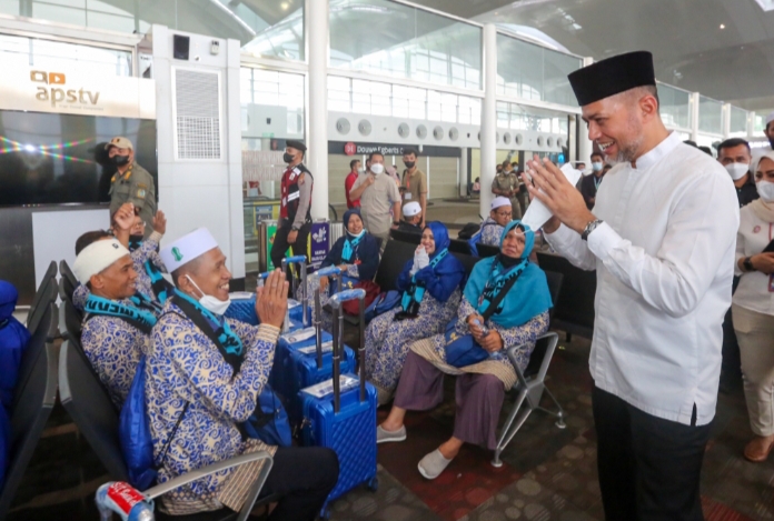 Musa Rajekshah Lepas Keberangkatan  435 Jemaah Umrah Perdana Pascapandemi