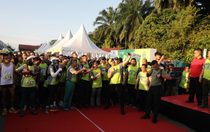 Musa Rajekshah dan Achmad Daniel Chardin  Ikuti Bukit Lawang Jungle Trail Run Kelas 11 K