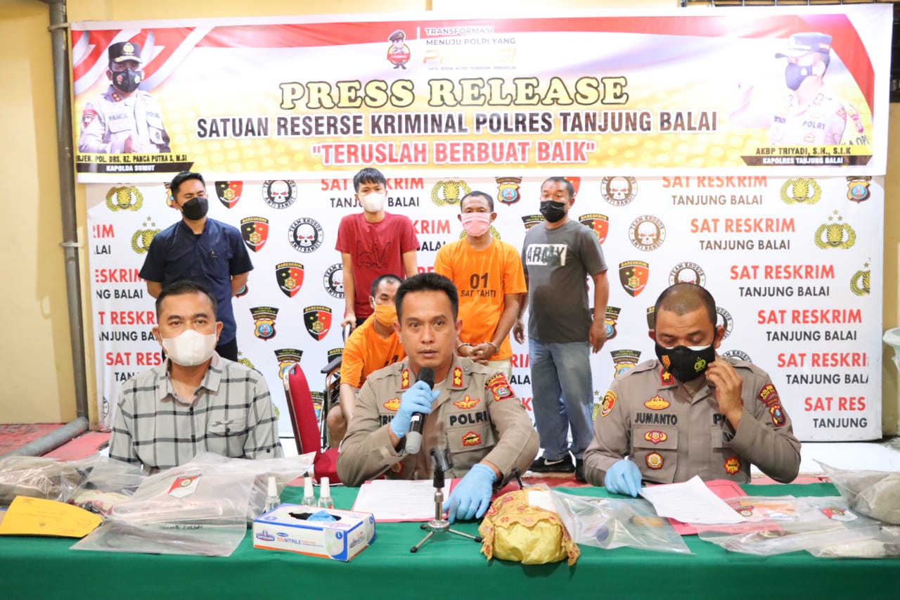 Kapolres Tanjung Balai Pimpin Release Hasil Ungkap Kasus Pembunuhan Sadis, AKBP Triyadi : Para Tersangka Dijerat dengan Pasal 340 subs 338 KUHPidana
