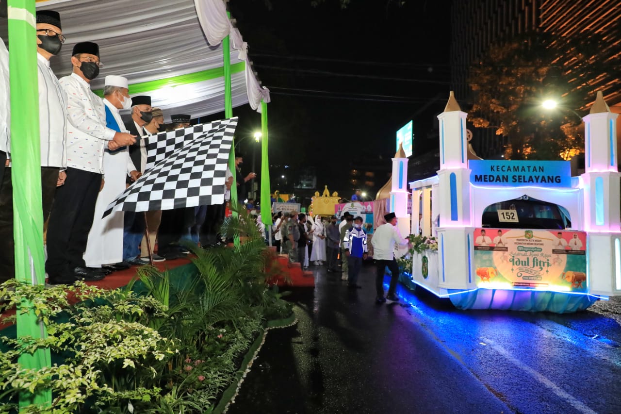 Wali Kota Medan Melepas Pawai Kendaraan Hias Menyambut Hari Raya Idul Fitri 1443H