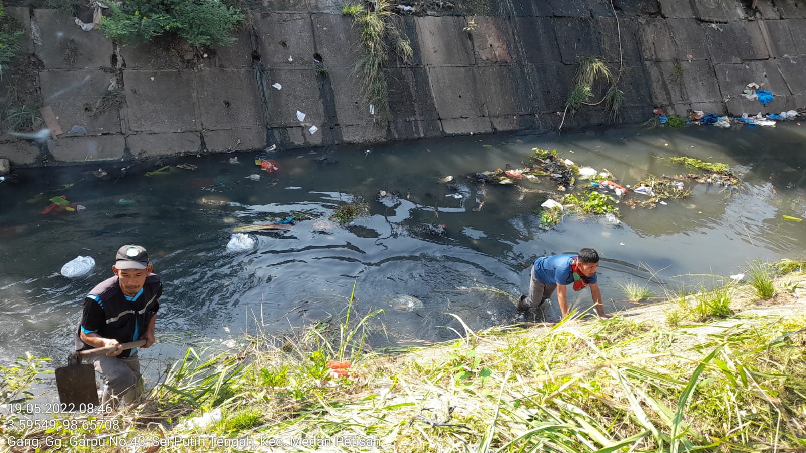 Wujudkan Program Prioritas Bobby Nasution, Jajaran Kecamatan Medan Petisah Rutin Gelar Gotong Royong di Sungai Sei Putih