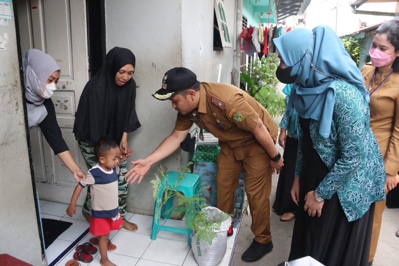 Cegah Stunting, Lurah Polonia Ajak Warga Konsumsi Daun Kelor