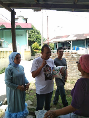 Kader Partai Demokrat Burhanuddin Kembali Berbagi kepada Warga Kurang Mampu