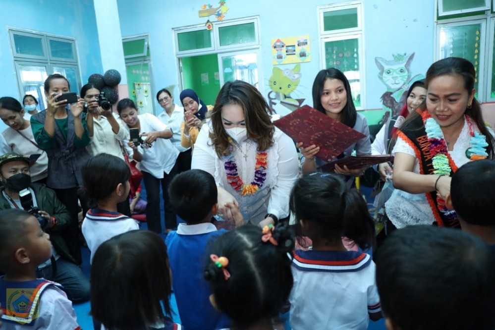 Ketua TP PKK Kab.Pakpak Bharat Hadiri Wisuda TK KUSUMA Siempat Rube