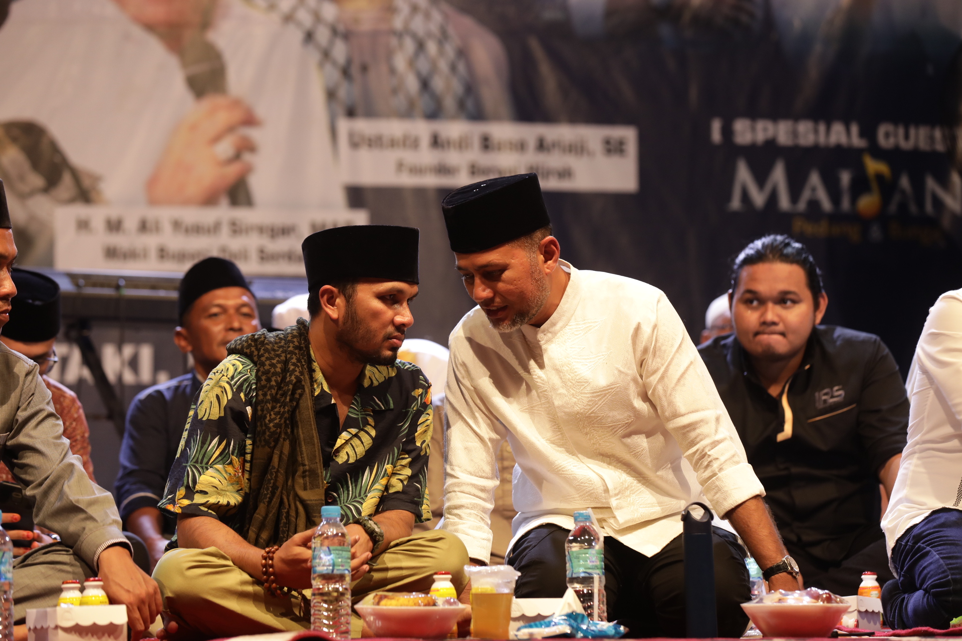 Berangkat Naik Vespa Hadiri Konser Langit  Wagub Sumut dan Ustaz Hanan Attaki  Kagum dengan Anak Muda Sumut