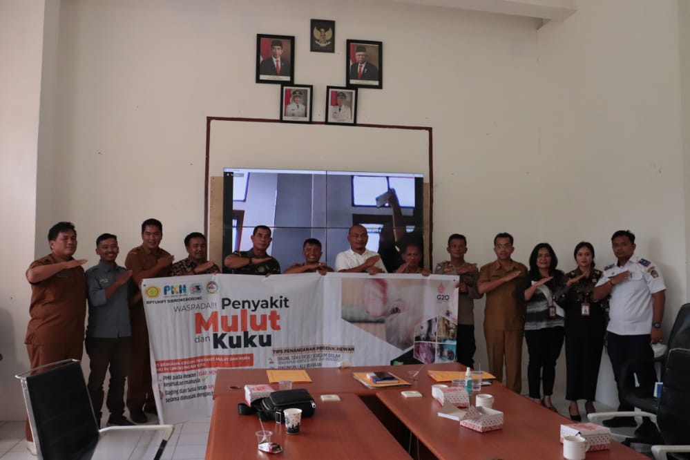 Wabup Toba Pimpin Rapat Pengendalian PMK Ternak