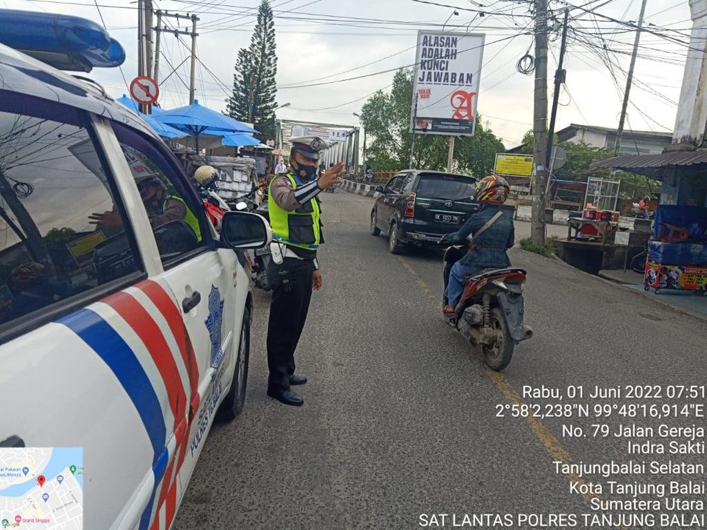 Satlantas Polres Tanjungbalai Melaksanakan Kegiatan Pengaturan Lalu Lintas Padat Pagi