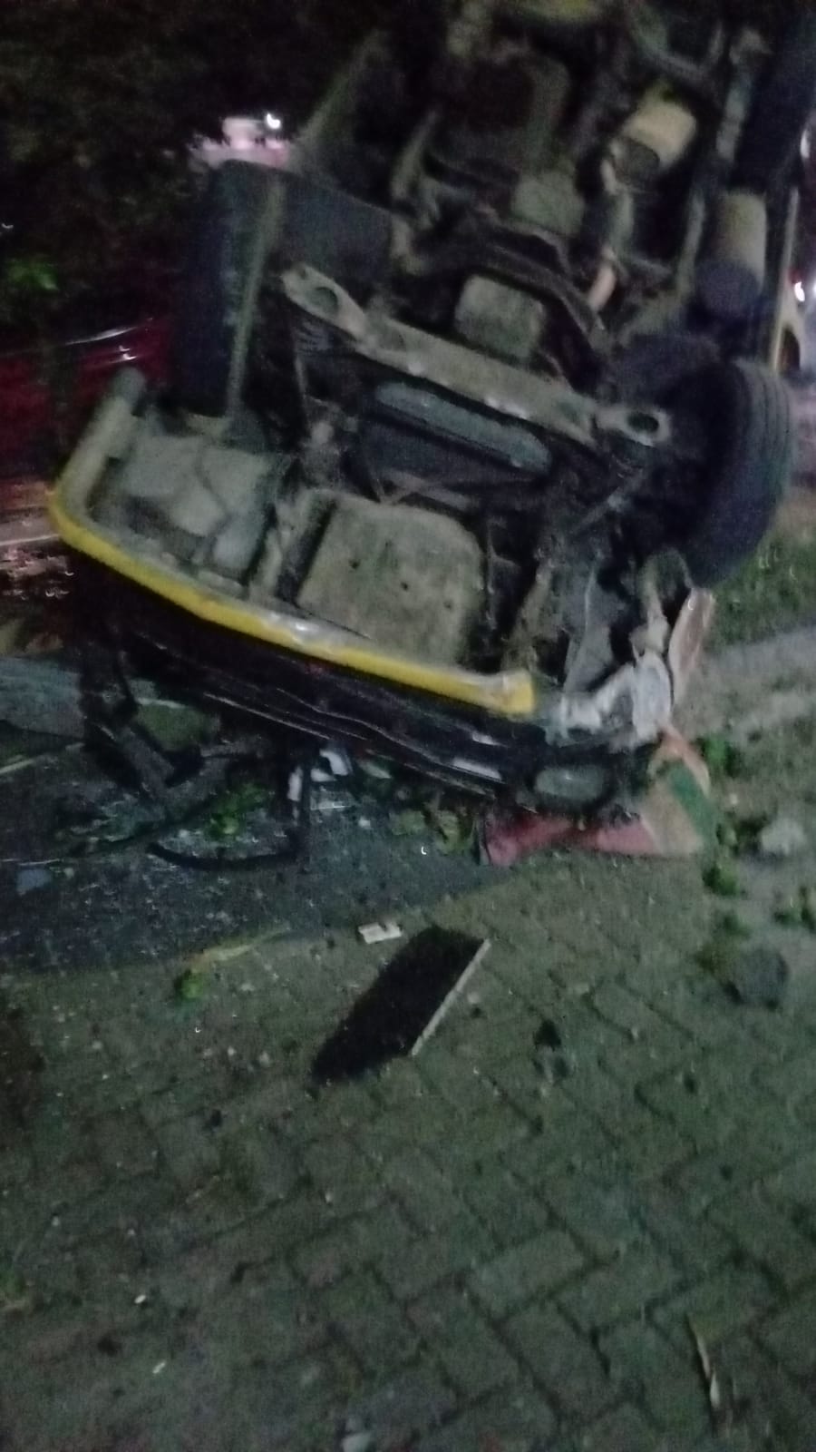 Mundur Ditanjakan Sibolangit  Truk Tronton Nabrak 3 Mobil dan 1 Sepmor.