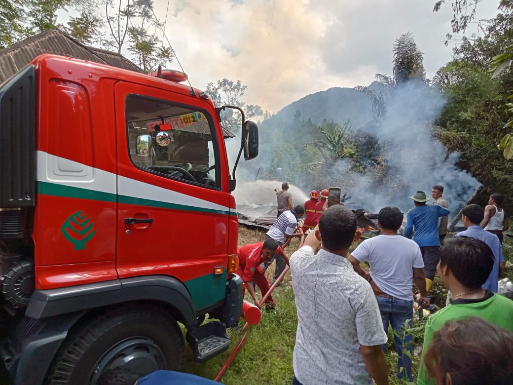 Tim Cepat Tanggap Toba Pulp Lestari Bantu Kebakaran Di 2 Desa Kabupaten Toba