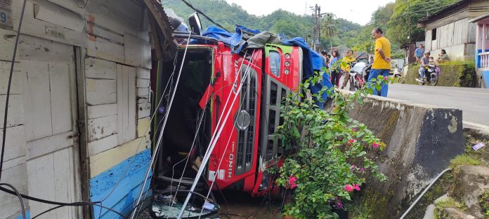 Mobil Tangki Pertamina Timpa Rumah Warga, Ini Kronologisnya