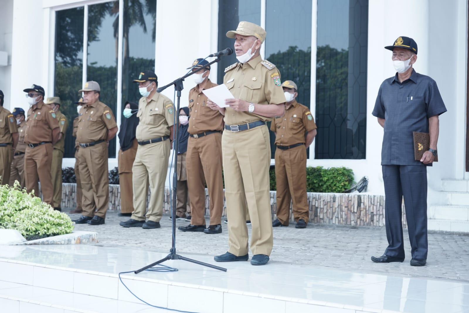 Bupati Pimpin Apel Gabungan Dan Sekaligus Serahkan Kenderaan Operasional Logistik BPBD Asahan