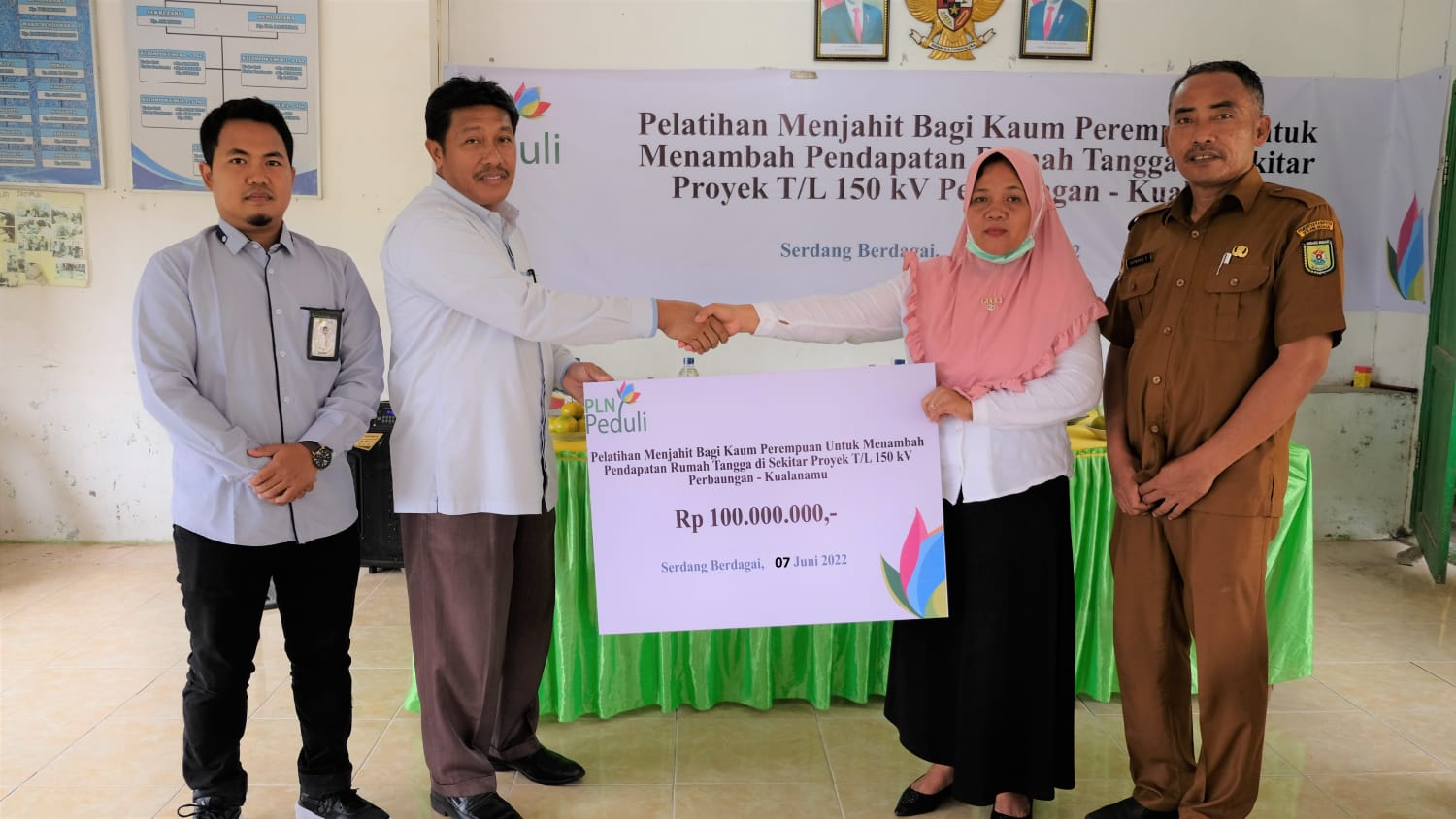 PLN UPP SBU 3 Salurkan Rp100 Juta Dana TJSL Meningkatkan Keterampilan Menjahit di Sergai