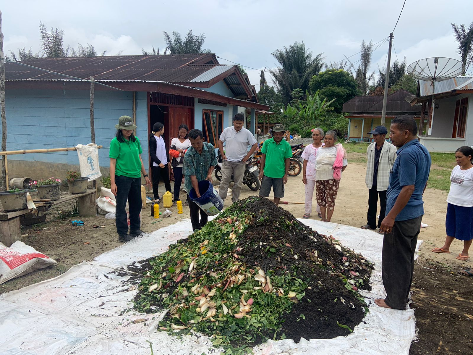 TPL Sektor Habinsaran Gelar Pelatihan Pembuatan Kompos Organik Kepada Kelompok Tani Binaan