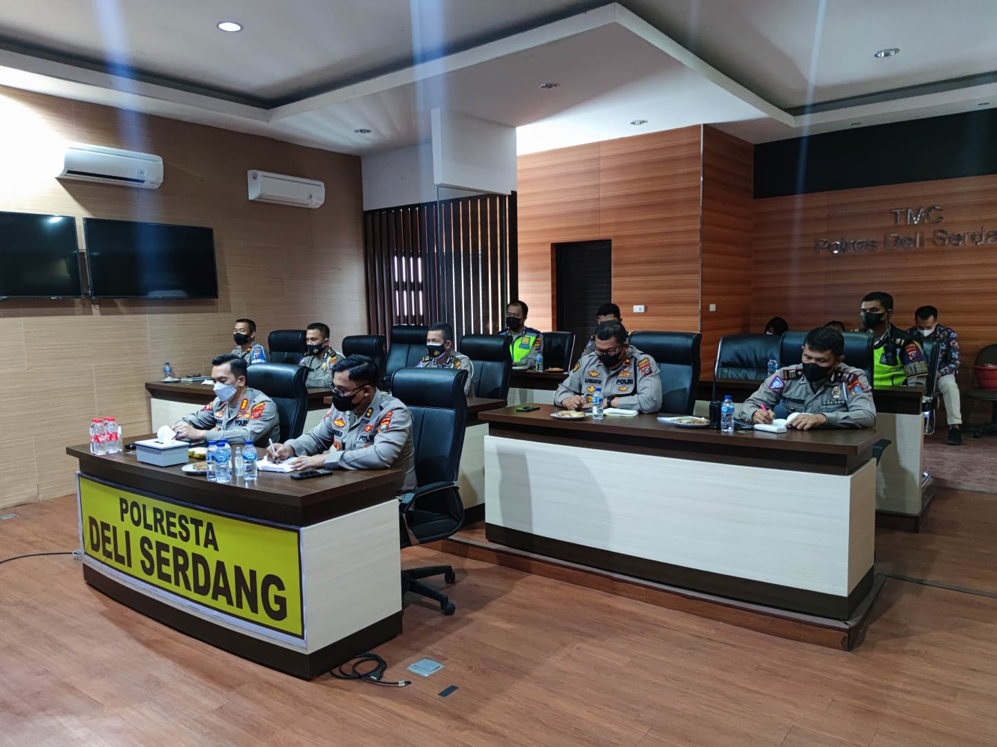 Kapolresta Deli Serdang dan Perwira lainnya  Ikuti Lat Pra Ops Patuh Toba 2022 Lewat Sarana Vidcon