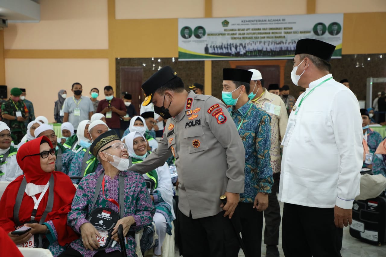 Kapolda Sumut Hadiri Pemberangkatan Calon Jemaah Haji Kloter I