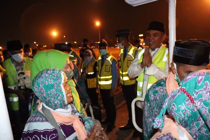 Bupati Madina Antar Jamaah Calon Haji ke Bandara Kualanamu Deli Serdang