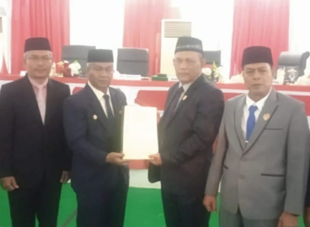 Plt Bupati drg. Ahmad Zarnawi Pasaribu Cht.MM. M.Si Bacakan Ranperda TA-2021 Di Rapat Paripurna DPRD Palas