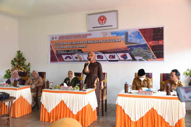 Untuk Zona Pantai Barat, Dekranasda Sumut Tunjuk Tapsel Jadi Tuan Rumah Pelatihan Souvenir