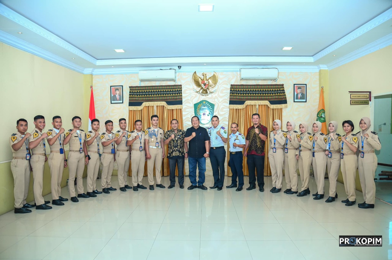 Wali Kota Padang Sidempuan Irsan Efendi Nasution menerima silaturahmi Taruna dan Taruni STTD Bekasi