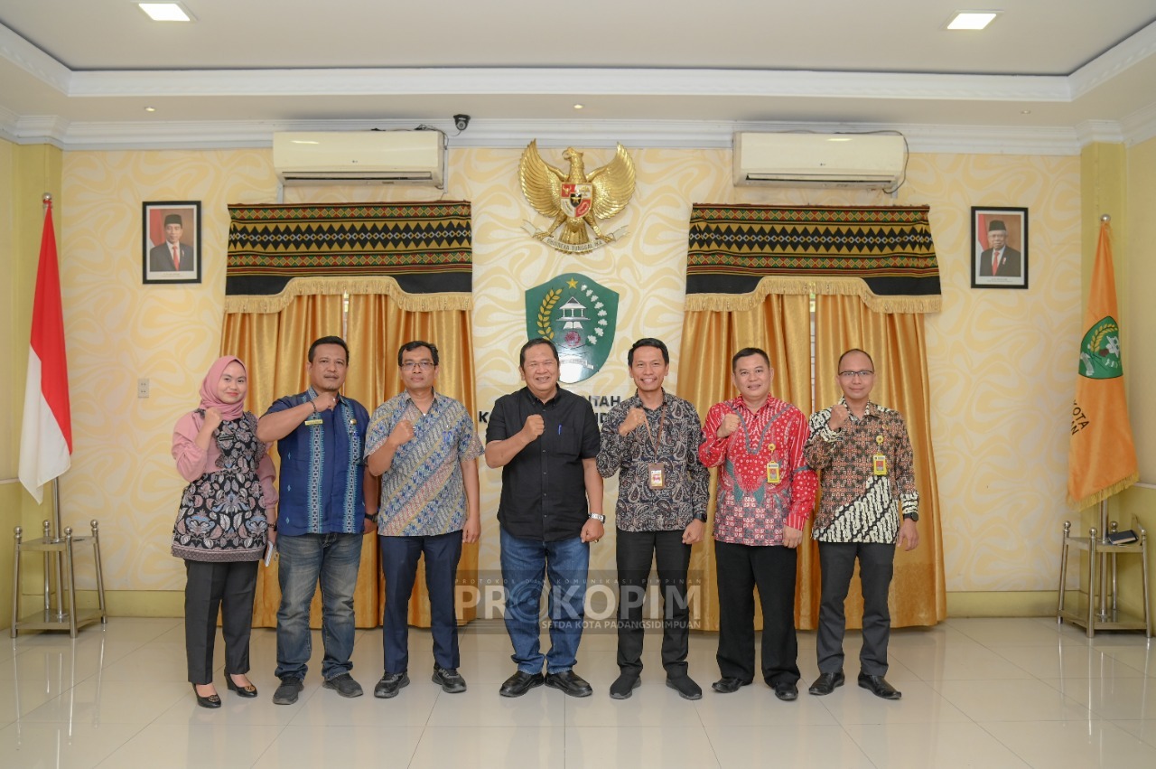 Walikota Padang Sidempuan Irsan Efendi Nasution menerima Kepala Kantor Perwakilan Badan Pertanahan Nasional