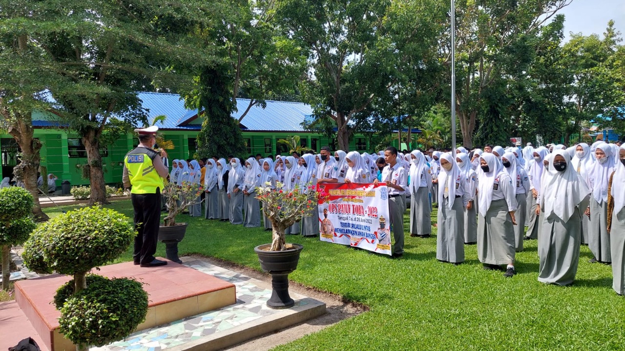 Sat Lantas Polresta Deli Serdang Lakukan Penyuluhan  Operasi Patuh Toba 2022 Ke Sekolah