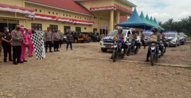 Sambut HUT Bhayangkara-76,Kapolres Palas Lepas Personil Salurkan Bansos