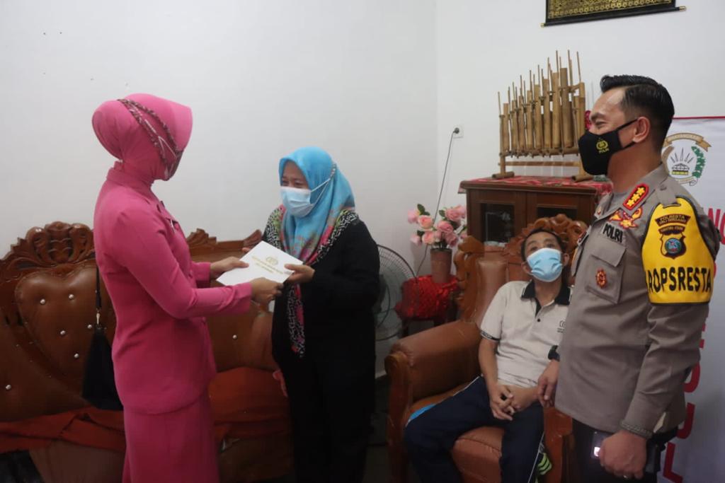 Menyambut Hari Bhayangkara ke-76, Polresta Deli Serdang Anjangsana  kerumah Purnawirawan Polri dan  Bhakti sosial ke Panti Asuhan