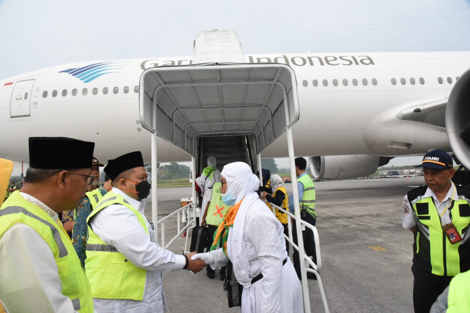 Bupati Lepas 83 JCH Tapsel dari Bandara Kuala Namu Menuju Jeddah
