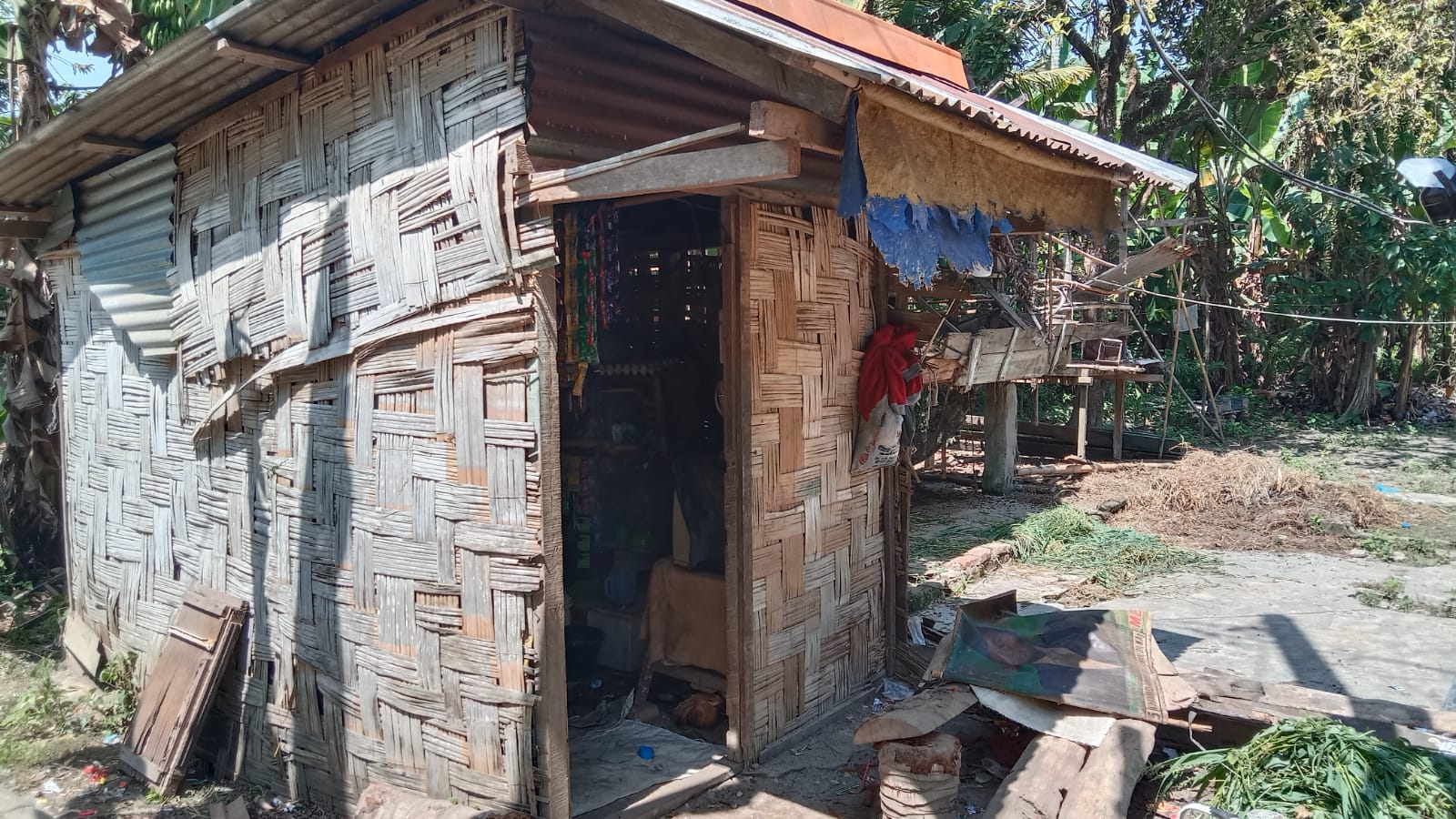 Lapor Pak Bupati Ashari Tambunan, Miris Ngatemin Tinggal Digubuk Reot 1,5X1,5 Meter