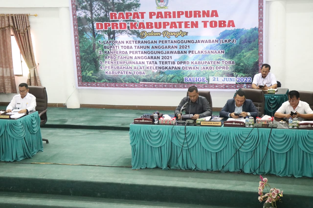 DPRD Kabupaten Toba Sampaikan Pandangan Umum Tentang LKPJ Bupati Toba TA 2021