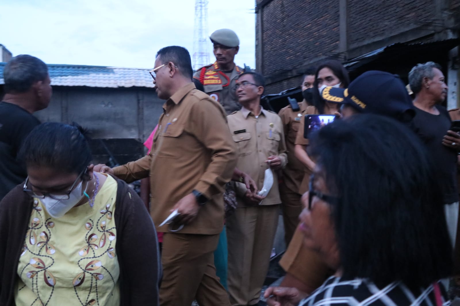 Bupati Toba Temui Korban Kebakaran di Laguboti