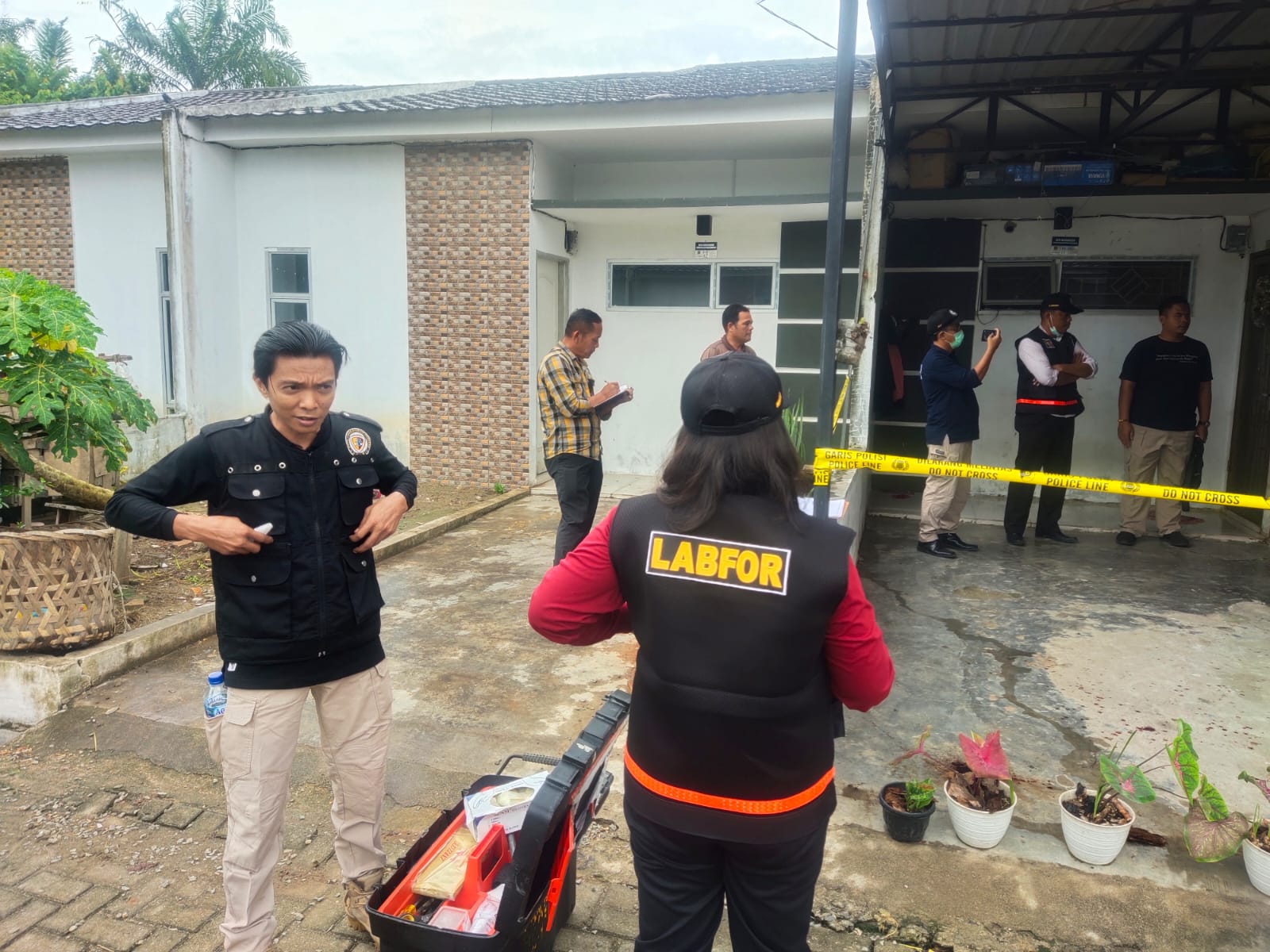 Korban Diduga Tertembak, Tim Inafis Sat Reskrim Polresta Deli Serdang dan Inafis Polda Sumut  lakukan Olah TKP