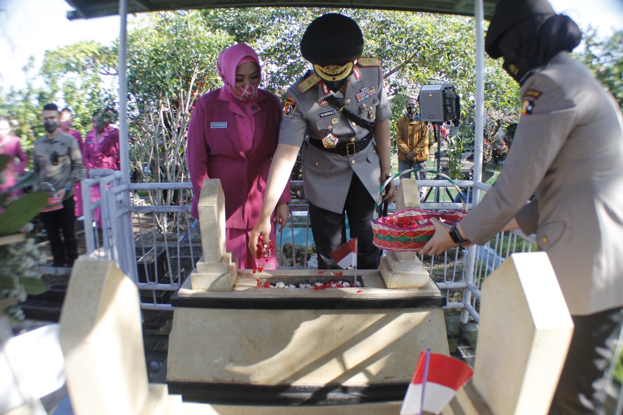 Kasetukpa Lemdiklat Polri, Brigjen Pol. Mardiaz Kusin Dwihananto Pimpin Ziarah ke Makam R Soebarkah