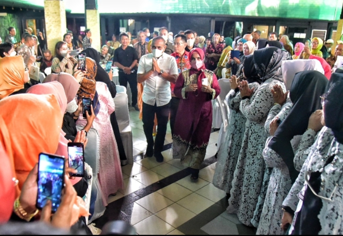 Gubernur Edy Rahmayadi Hadiri Pelantikan  Pengurus Pusat Ikatan Alumni SMAN 8 Medan